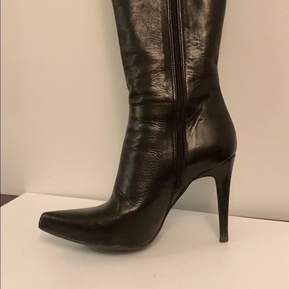 Boots by Vera Gomma-Italian made. - Picture 2 of 3
